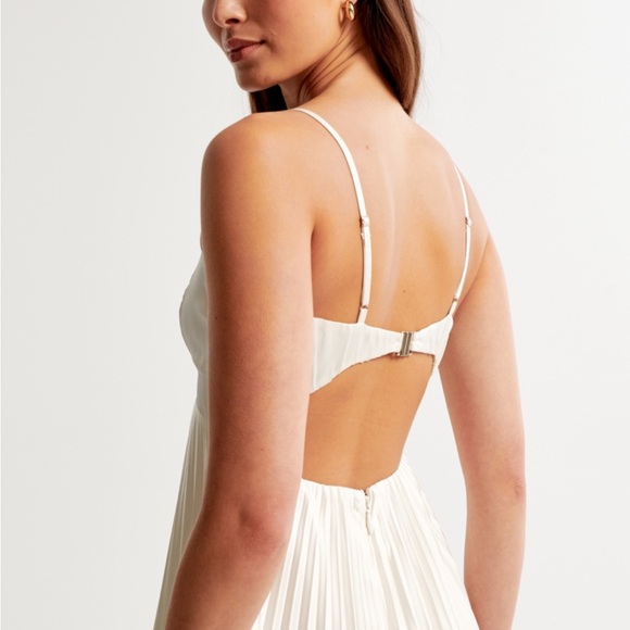 Abercrombie and Fitch Giselle Clasp-Back Pleated Mini Dress - Picture 4 of 4